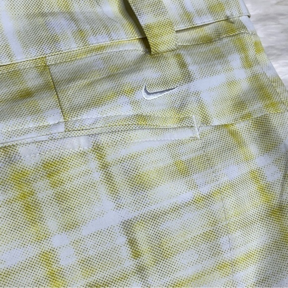 Nike Golf women’s Dri-fit shorts with belt size 12 - Picture 7 of 9